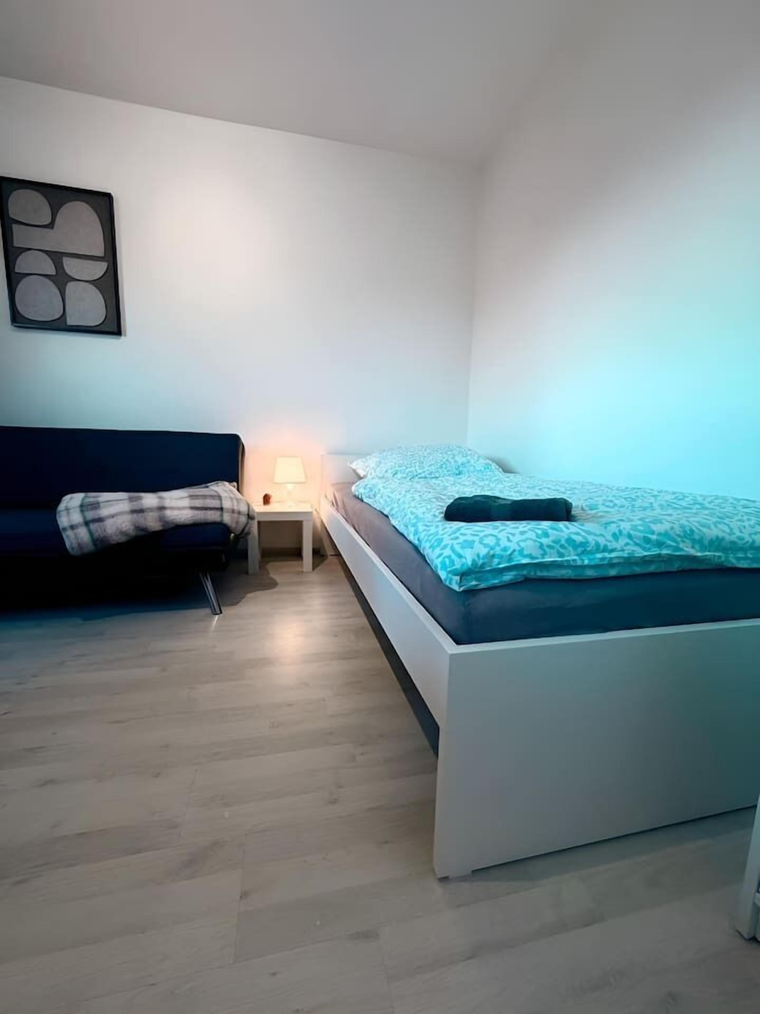 2 habitaciones, tabla de planchar con plancha, wifi y ropa de cama 