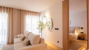 TV - Verde Almada 3d by LovelyStay (Porto)