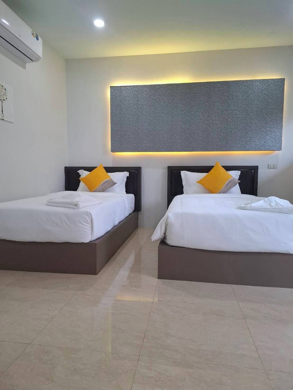 Superior Twin Room, Garden View | In-room safe, laptop workspace, blackout drapes, free WiFi