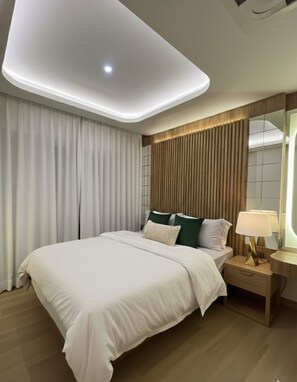 Luxury Suite, Partial Lake View | In-room safe, laptop workspace, blackout drapes, free WiFi