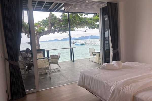 Family Room, Beach View