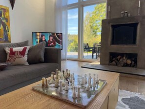 TV, fireplace, stereo, offices