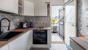 Apartemen, 1 kamar tidur, balkon | Dapur pribadi