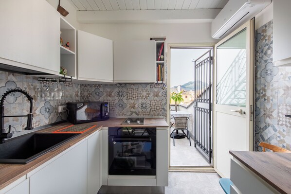 Departamento, 1 habitación, balcón | Cocina privada | Cafetera de espresso, cafetera y tetera, tetera eléctrica y tostadora 