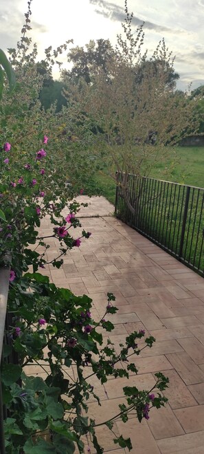 Exterior detail - Room 'Camera 1 - Campo Ruffaldo' with Shared Pool, Wi-Fi and Air Conditioning (Massa Marittima)