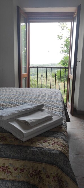 1 bedroom, WiFi, bed sheets, wheelchair access - Room 'Camera 1 - Campo Ruffaldo' with Shared Pool, Wi-Fi and Air Conditioning (Massa Marittima)