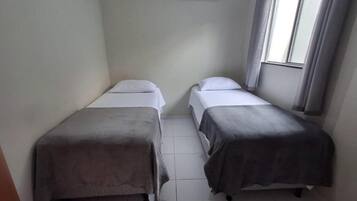 Silitysrauta/-lauta, Wi-Fi, vuodevaatteet