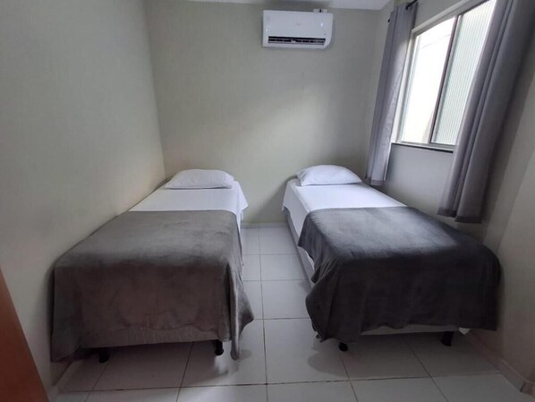 1 slaapkamer, een strijkplank/strijkijzer, wifi, beddengoed