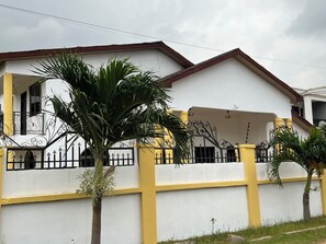 Exterior - Dworth Lodge, East Legon Hills by the Melcom Mall 5BED (Accra)