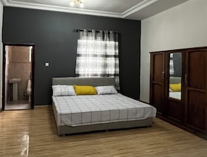 5 bedrooms, iron/ironing board, free WiFi