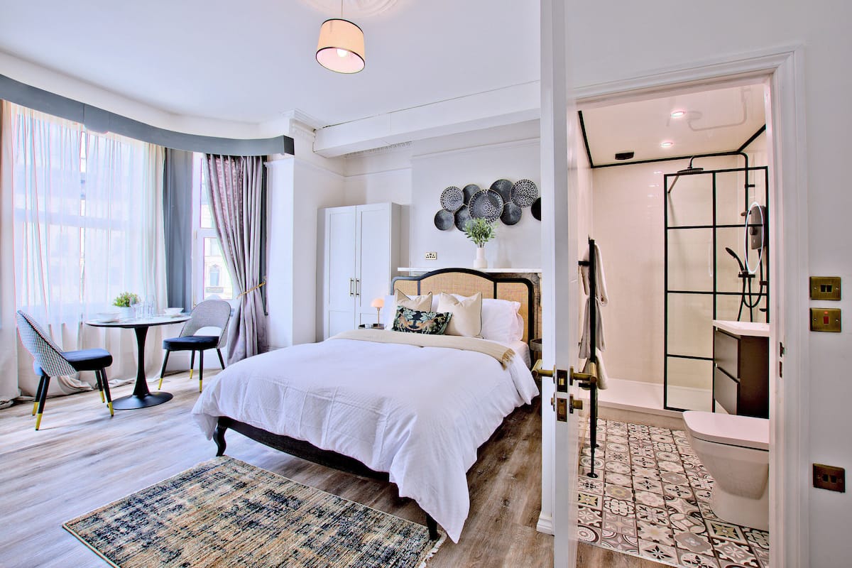Suíte estúdio luxo, 1 cama King, para não fumantes | Ferros/tábuas de passar roupa