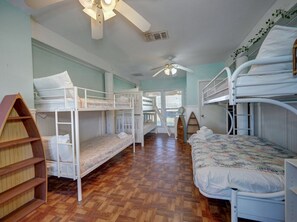 4 bedrooms, WiFi, bed sheets