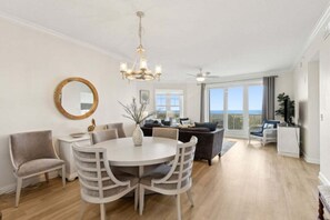 TV, books - Ocean Place 7 ~ Shore to Please (Fernandina Beach)