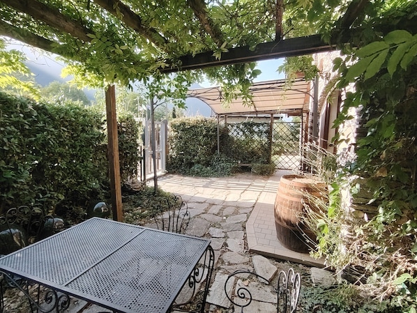 تناول الطعام بالخارج