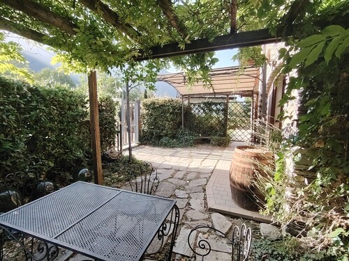 Comfortable detached apartment with garden and balcony.