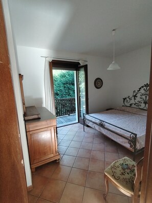 1 غرفة نوم ومكواة/لوح كي وواي فاي وملاءات أسرّة