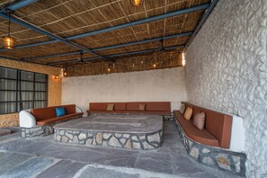 Two Bedroom Suite Pool Villa with Bathtub and Terrace Access | Una cassaforte in camera, una scrivania, tende oscuranti