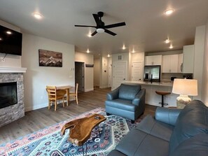 TV, caminetto, lettore DVD