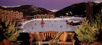 Premier 1BR + Den w/ Pool & Hot Tub Access