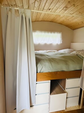 1 多间卧室、床单