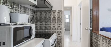 Fridge, microwave, coffee/tea maker, electric kettle