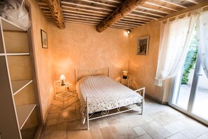 2 habitaciones, tabla de planchar con plancha y wifi