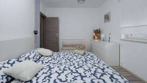 Iron/ironing board, free WiFi, bed sheets