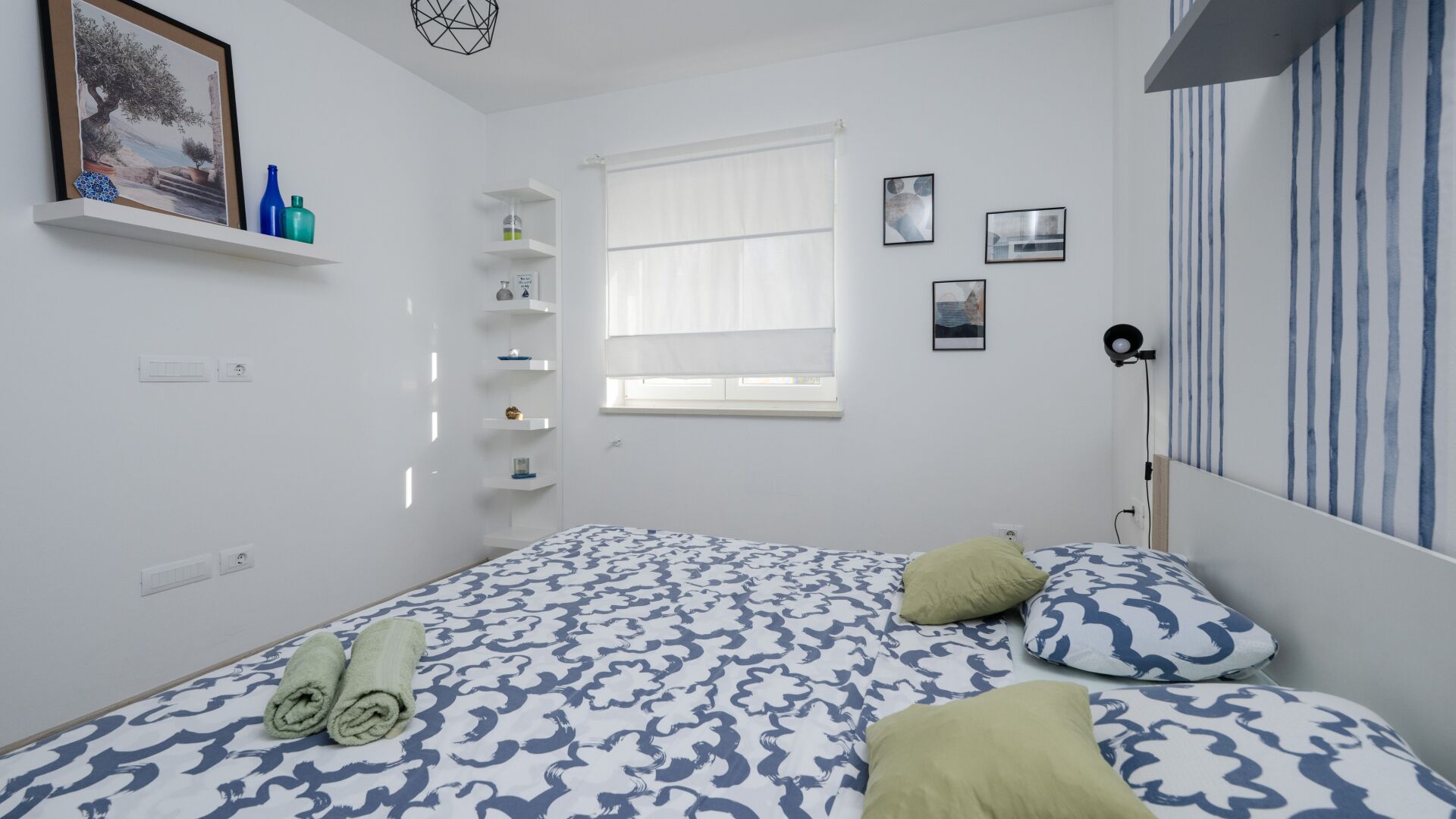 3 bedrooms, iron/ironing board, WiFi (free), bed sheets