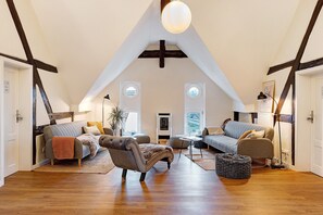 Kamin, Videospiele, Tischtennisplatte