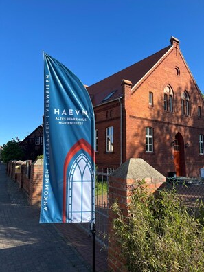 المنشأة من الخارج