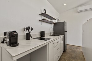 Deluxe Studio, 1 King Bed, Balcony, Pool View | Private kitchen | Full-size fridge, stovetop, cookware/dishes/utensils