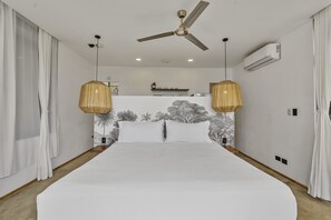 Deluxe Studio, 1 King Bed, Balcony, Pool View