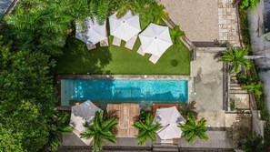 Outdoor pool, pool umbrellas, sun loungers