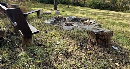 Secluded stonehouse in Marshall with walking trails and creek. Pet-friendly!