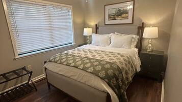 3 slaapkamers, een strijkplank/strijkijzer, gratis wifi, beddengoed