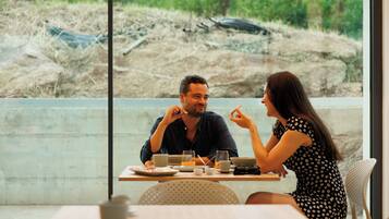 包每日自助早餐