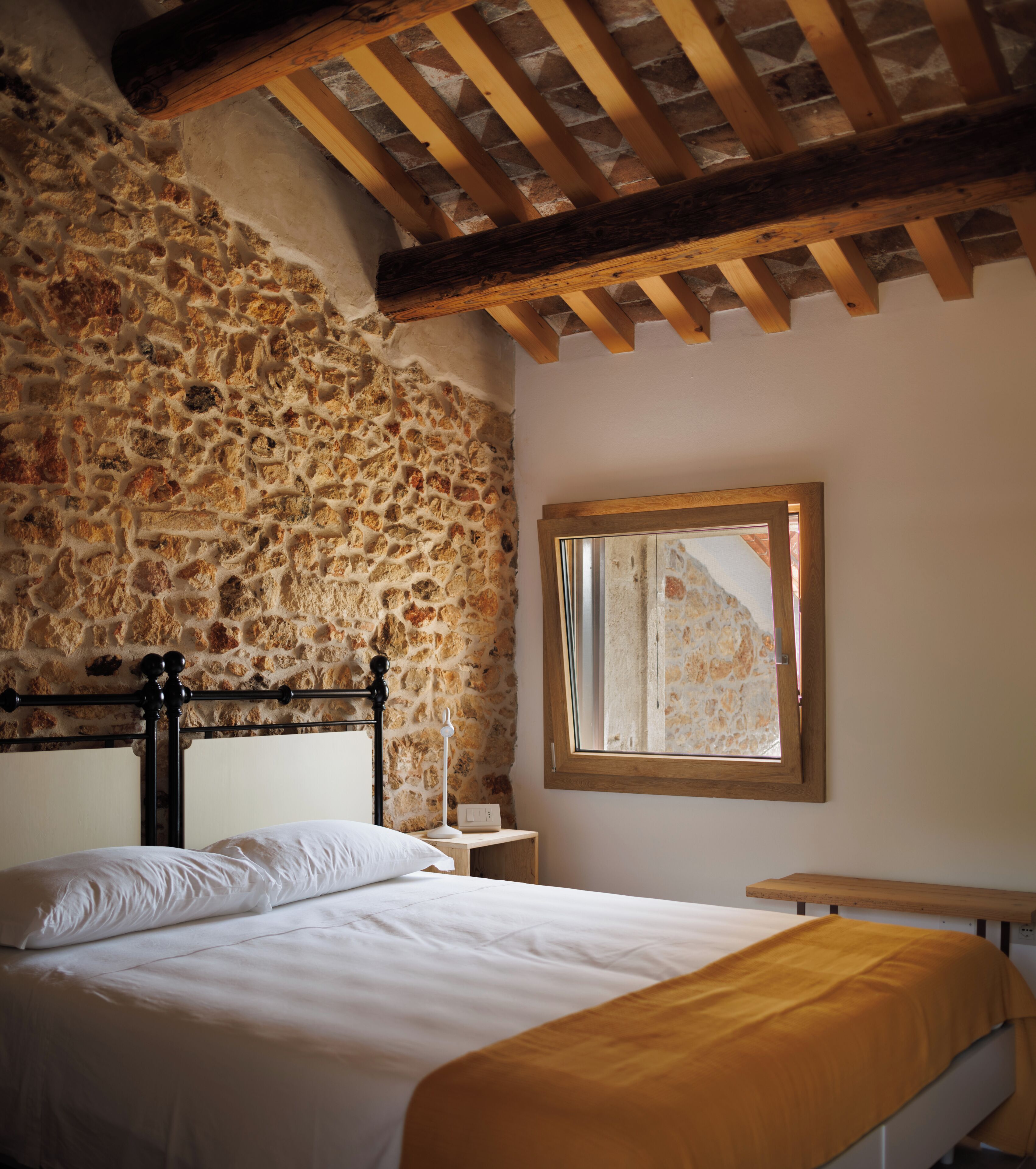 Deluxe Single Room, Garden View | Bed sheets