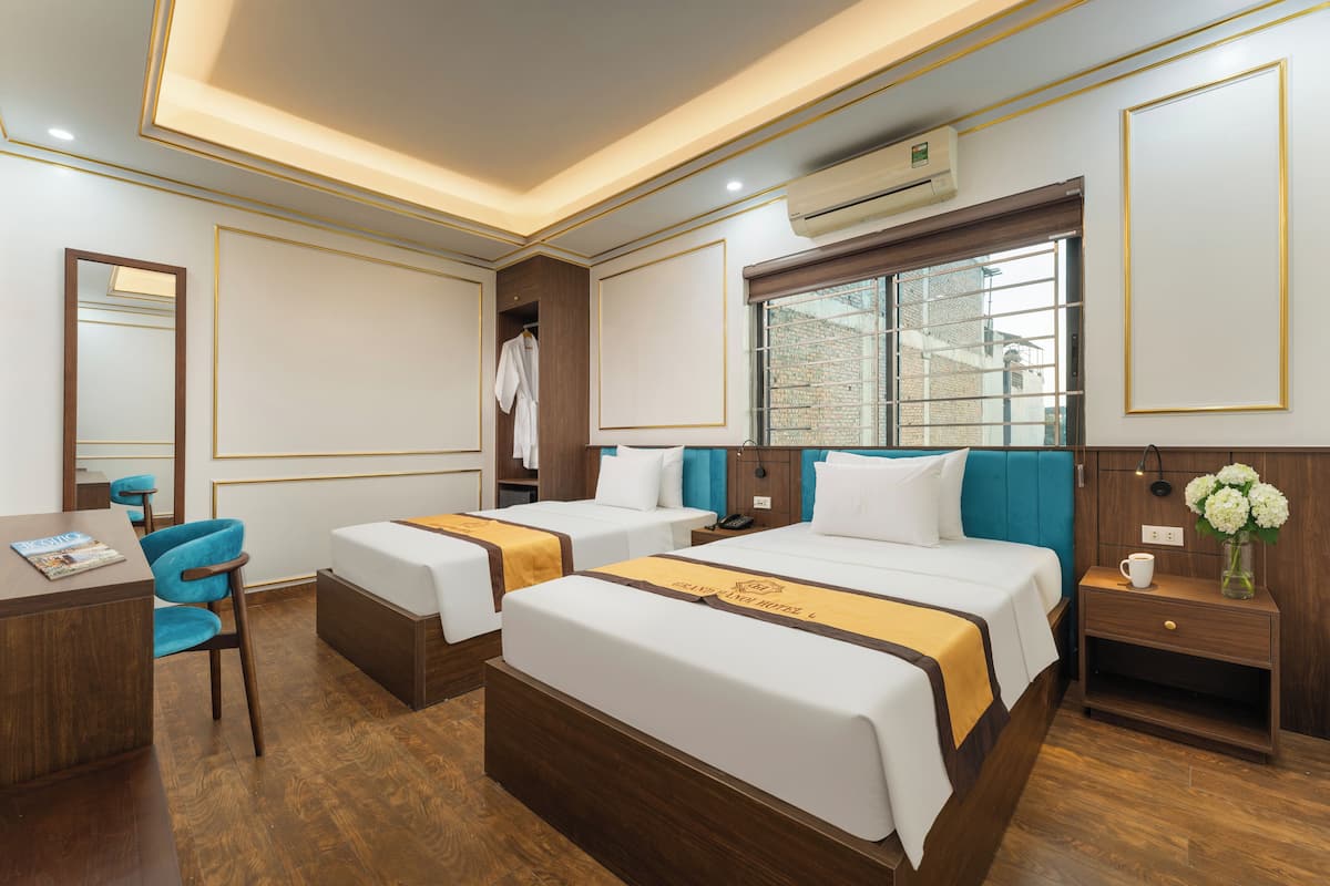 Deluxe Twin Room, City View | Desk, soundproofing, free WiFi