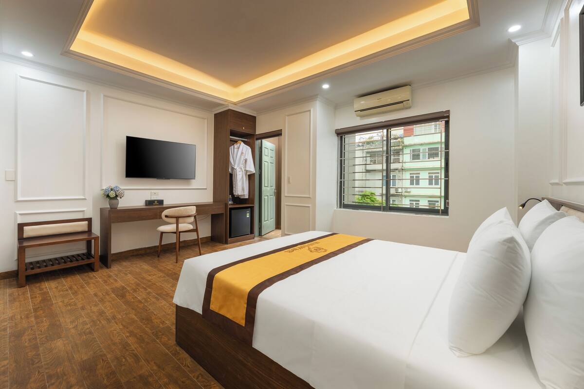 Deluxe Double Room, City View | Desk, soundproofing, free WiFi