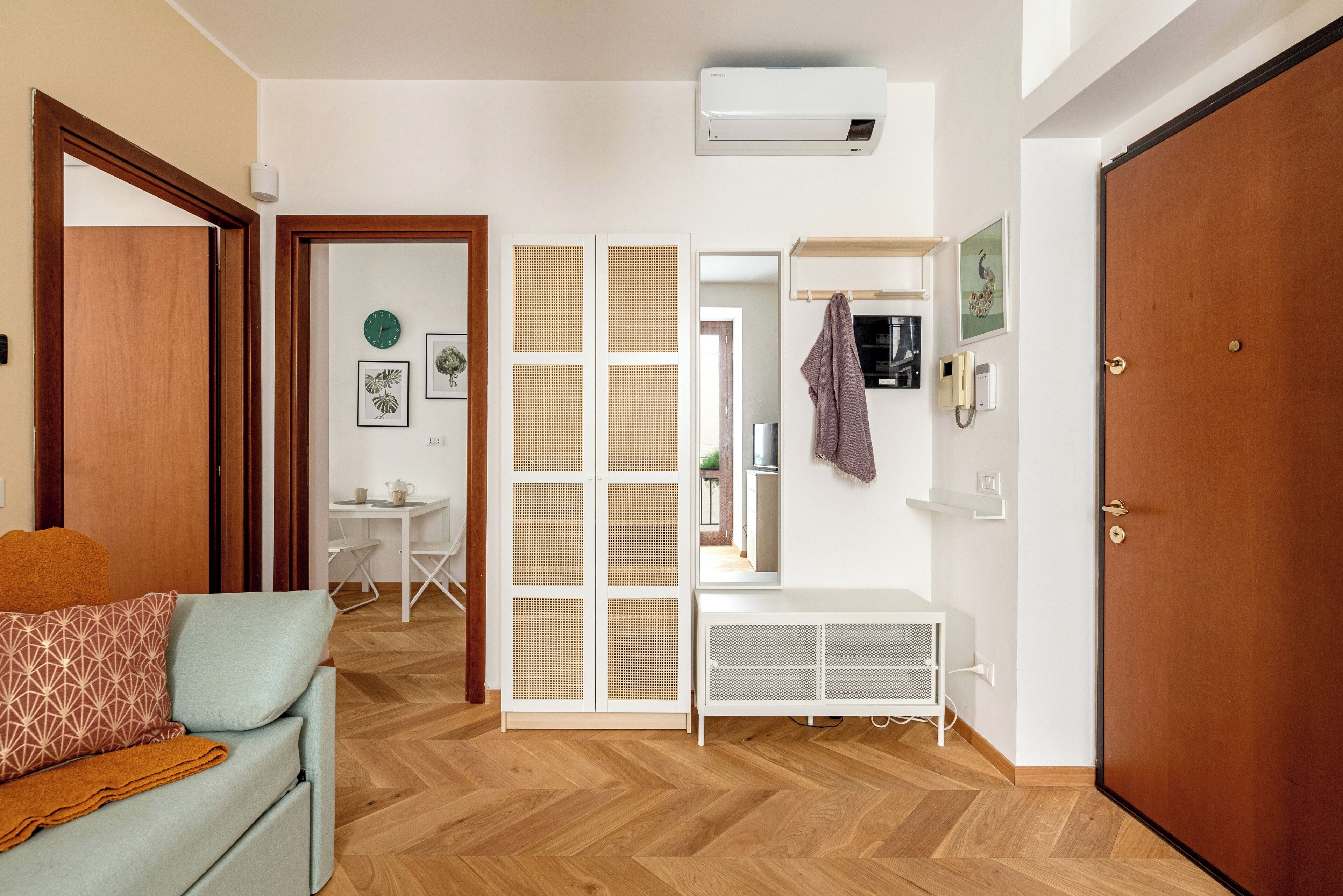 Apartamento, 1 habitación | Zona de estar | Televisión de 30 pulgadas con canales por satélite