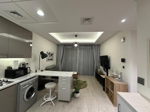 Private kitchen - Cosy 1BR In Meydan (Dubai)