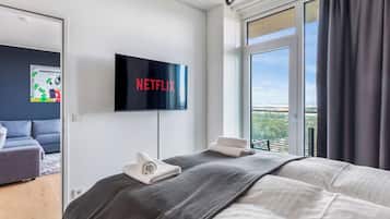 Deluxe Penthouse, 2 Bedrooms, Pool Access, City View | Premium bedding, individually decorated, individually furnished