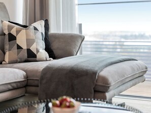 Penthouse Deluxe, 2 chambres, accÚs piscine, vue ville | Coin séjour