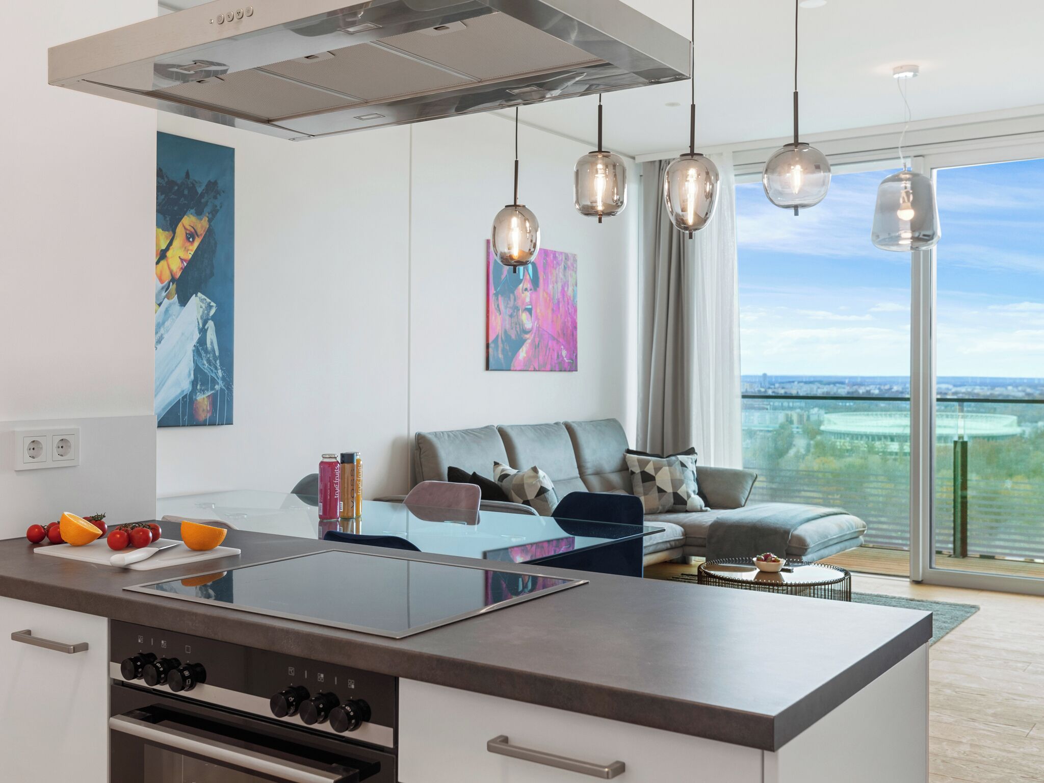 Deluxe-Penthouse, 2 Schlafzimmer, Poolzugang, Stadtblick | Wohnbereich | 60-Zoll-LED-Fernseher mit Digitalempfang, Netflix, Fußbodenheizung