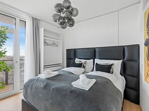 Deluxe Penthouse, 2 Bedrooms, Pool Access, City View | Premium bedding, individually decorated, individually furnished - Penthouse Apartment with Rooftop Pool (Vienna)