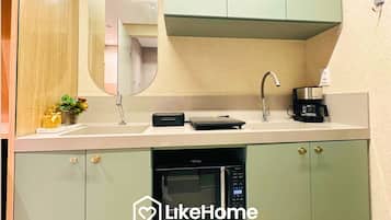 Estudio Confort | Cocina privada | Nevera en la zona común