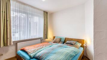 1 habitación, tabla de planchar con plancha, wifi y ropa de cama