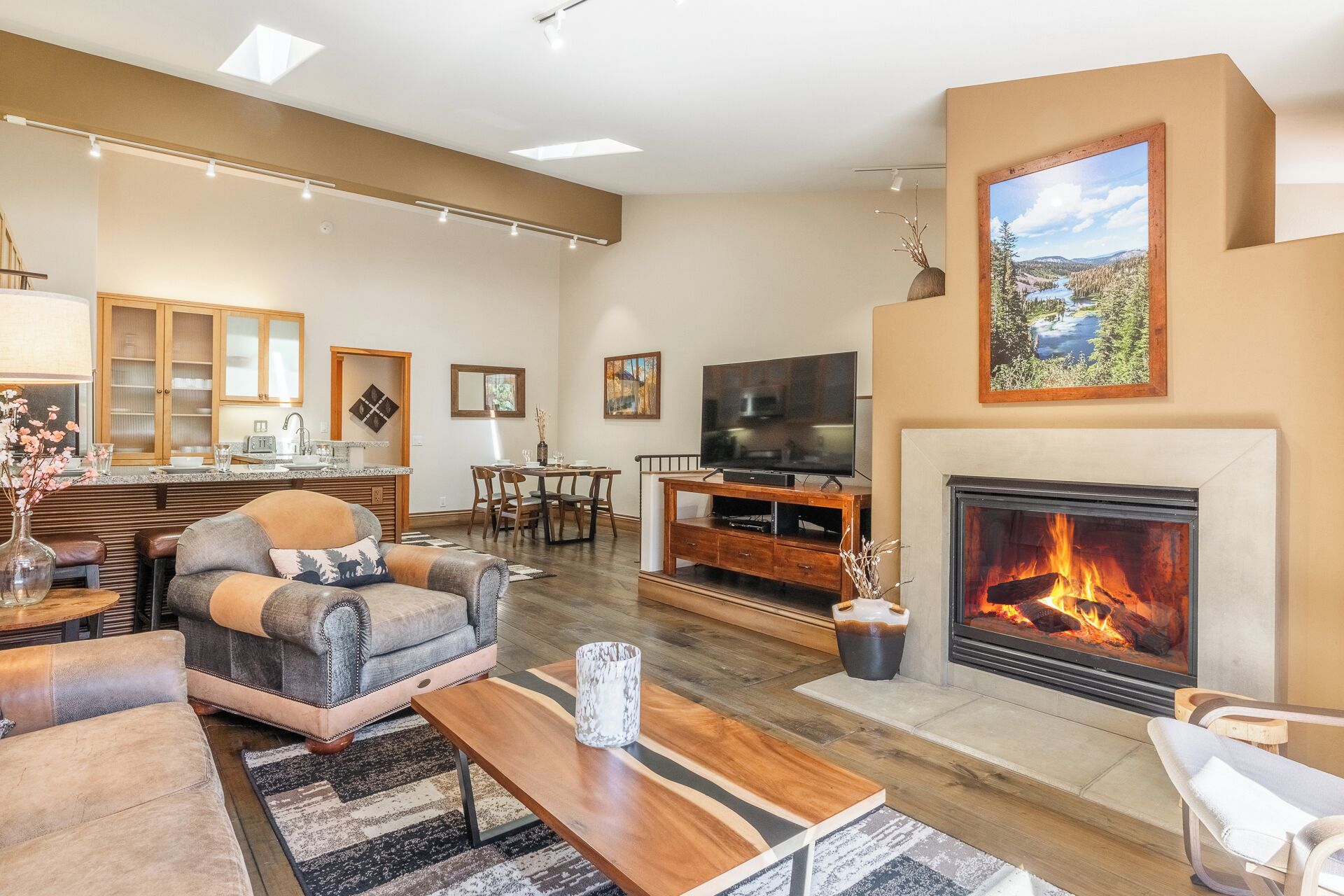 Smart TV, fireplace, DVD player