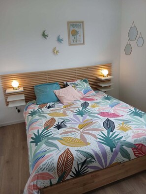 2 chambres, fer et planche à repasser, Wi-Fi, draps fournis