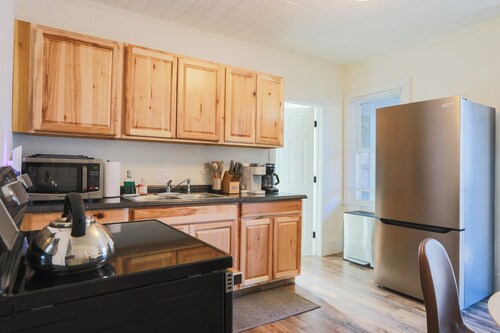 Historic Winooski Apt - Steps from Downtown - Pet friendly